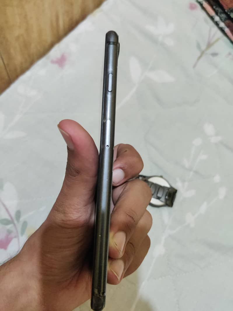 Apple iPhone 8 Plus 1