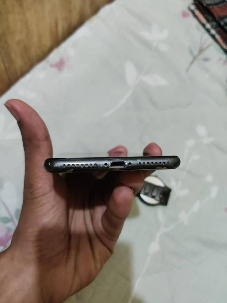 Apple iPhone 8 Plus 3