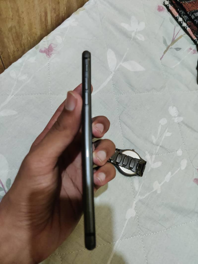 Apple iPhone 8 Plus 4