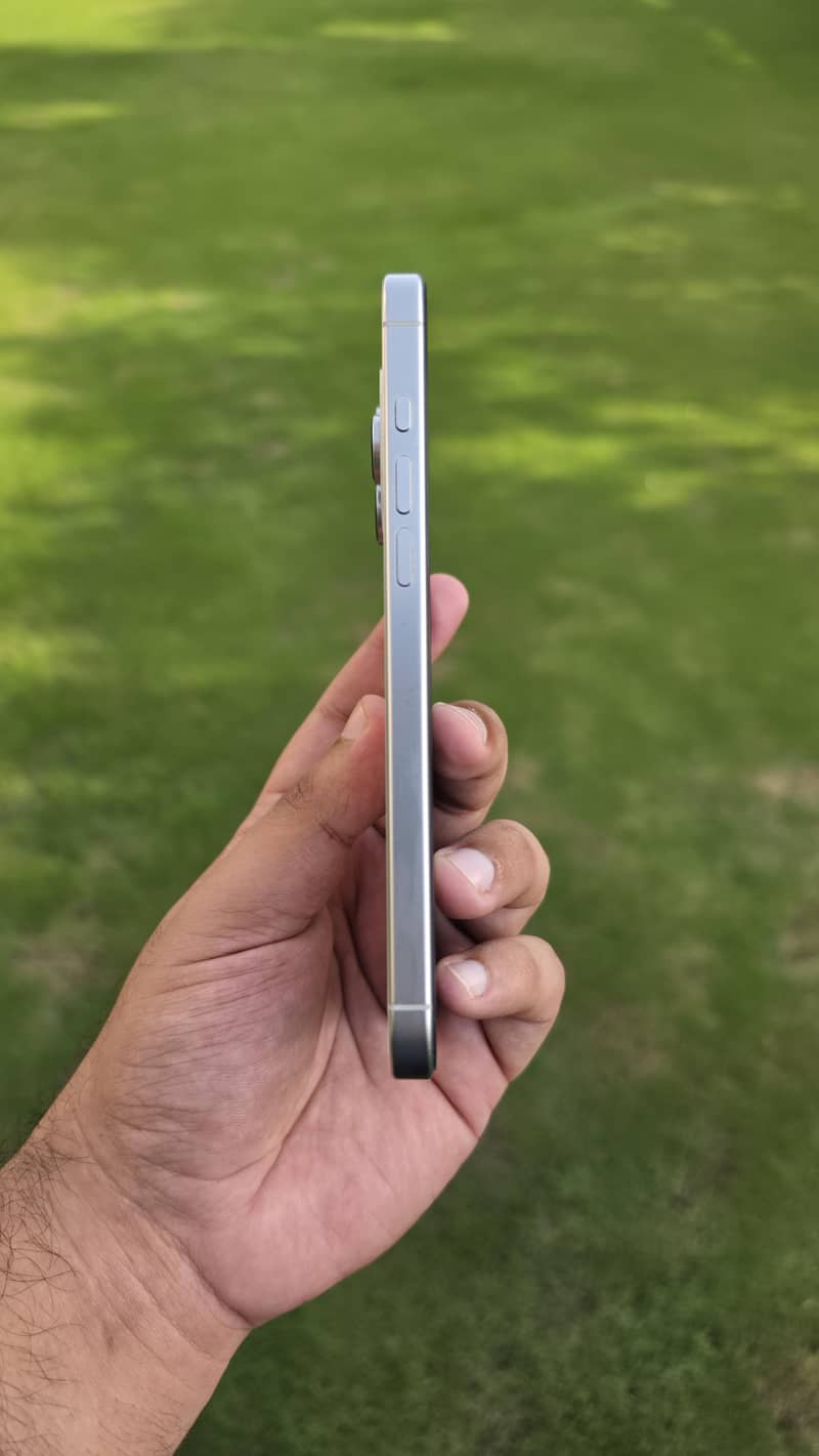 Apple iPhone 16 Pro Max 3