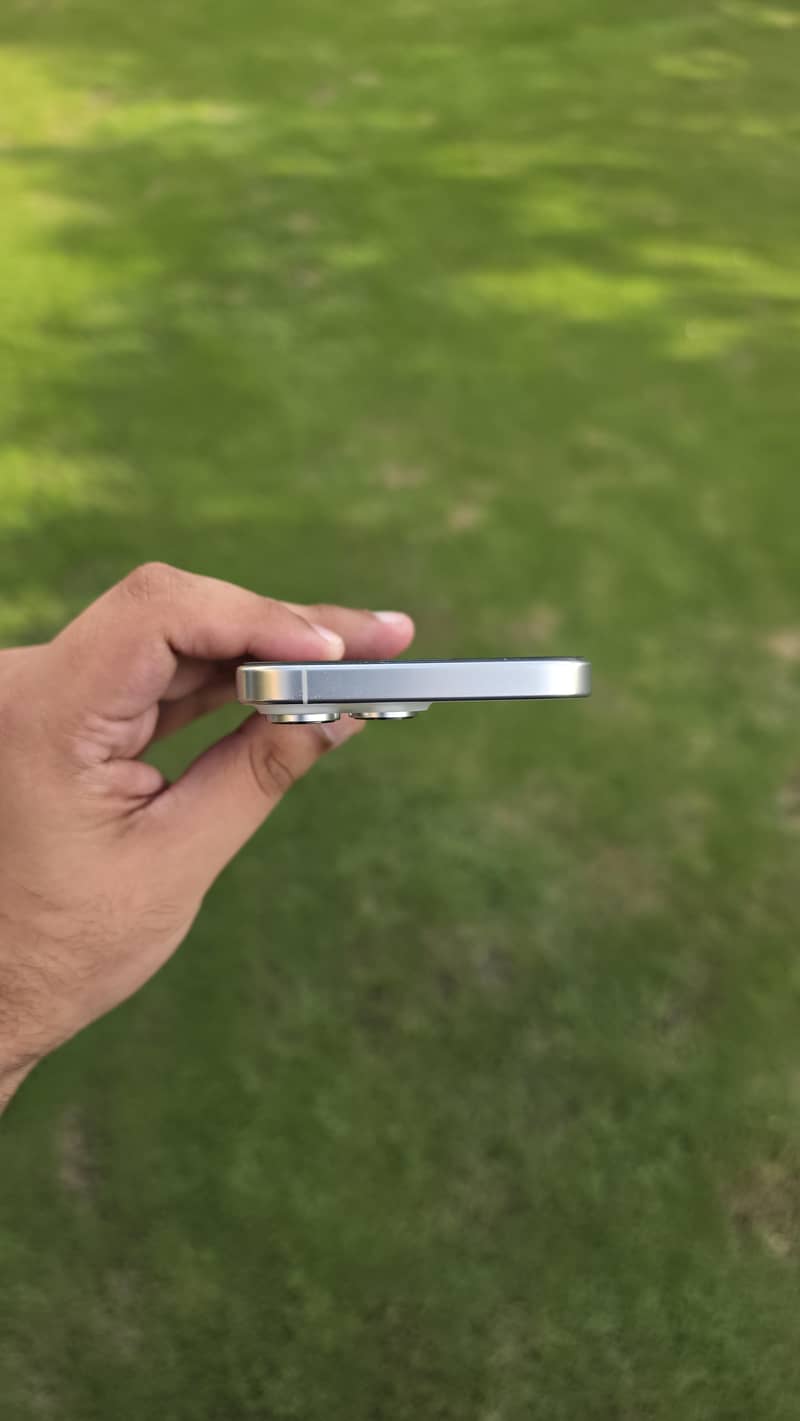 Apple iPhone 16 Pro Max 4