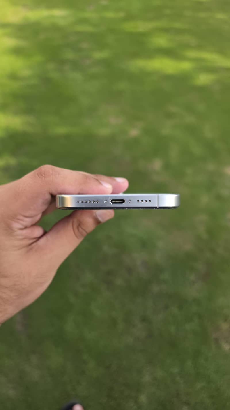Apple iPhone 16 Pro Max 5