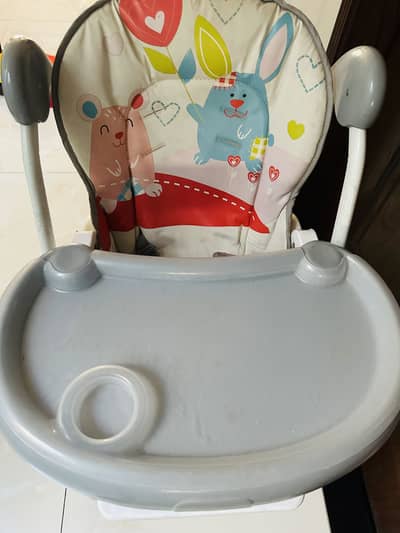 Baby feeding high chair with adjustable height