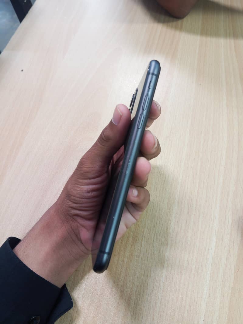 Apple iPhone 11 2