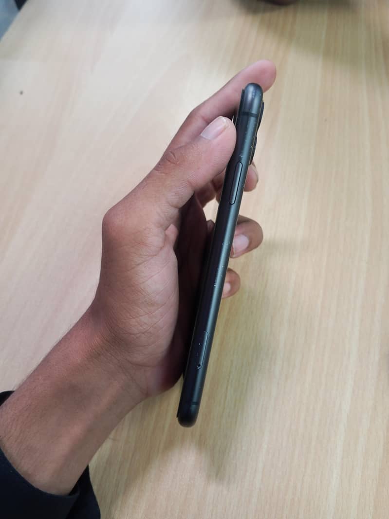 Apple iPhone 11 3