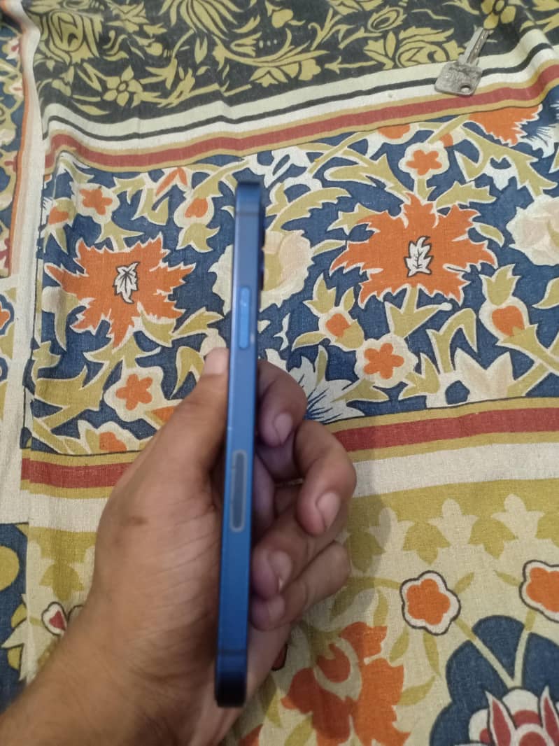 Apple iPhone 12 2