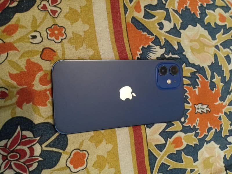 Apple iPhone 12 4