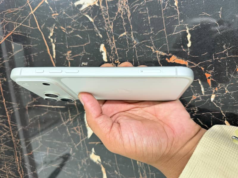 Apple iPhone 17 Pro Max 4