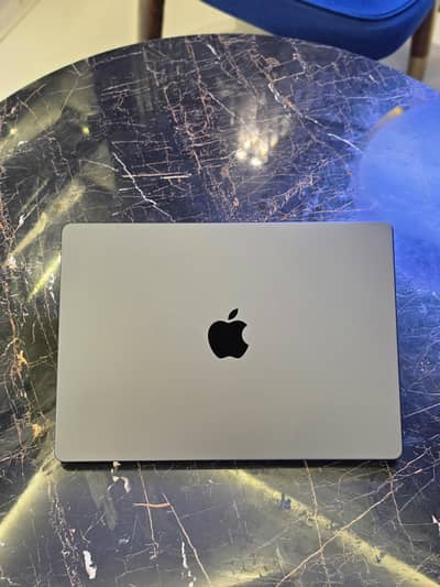 macbook pro m3 18/512