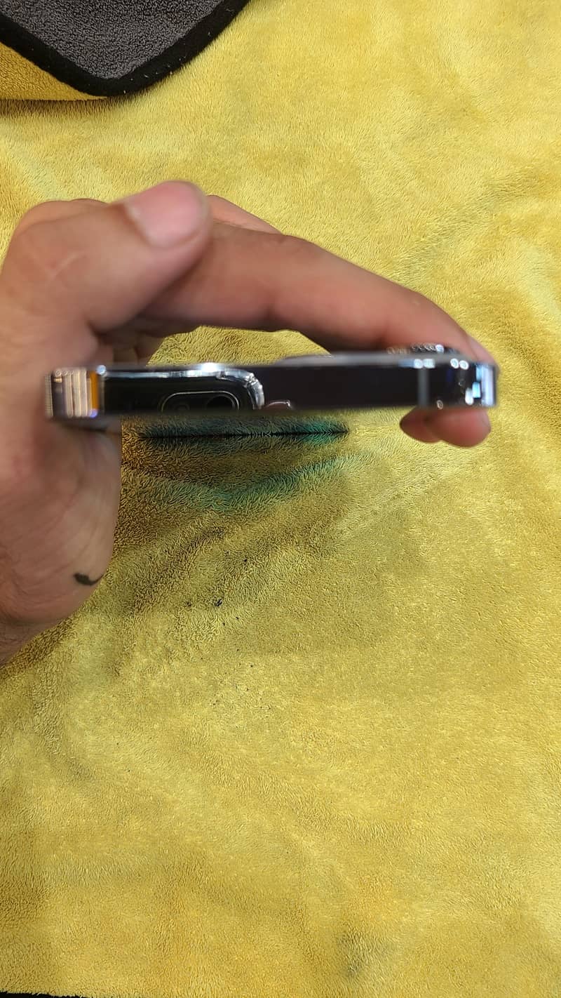 Apple iPhone 13 Pro Max 2