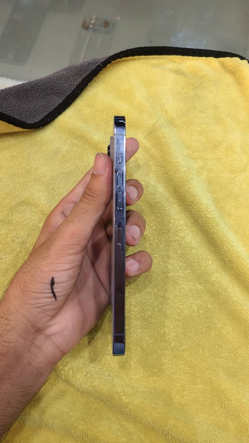 Apple iPhone 13 Pro Max 4