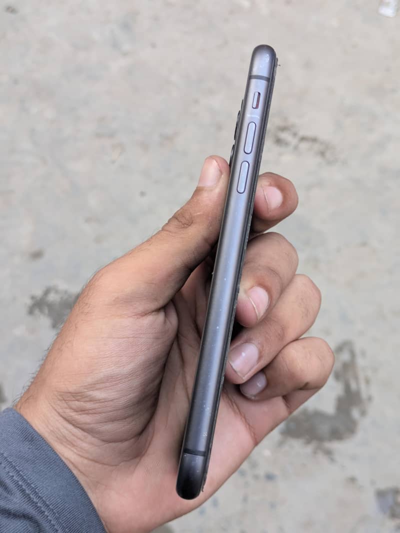 Apple iPhone 11 3