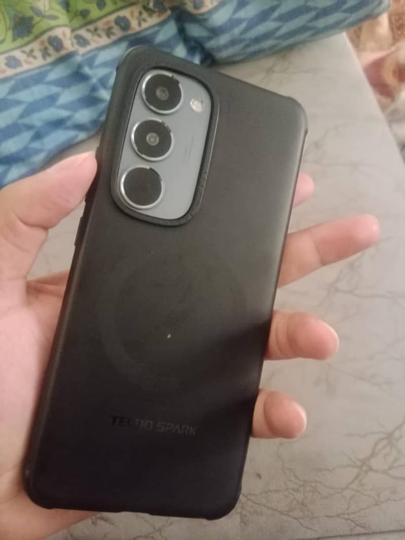 techno spark 40 pro plus 2