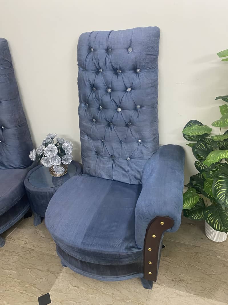 High back Chairs with round table 1