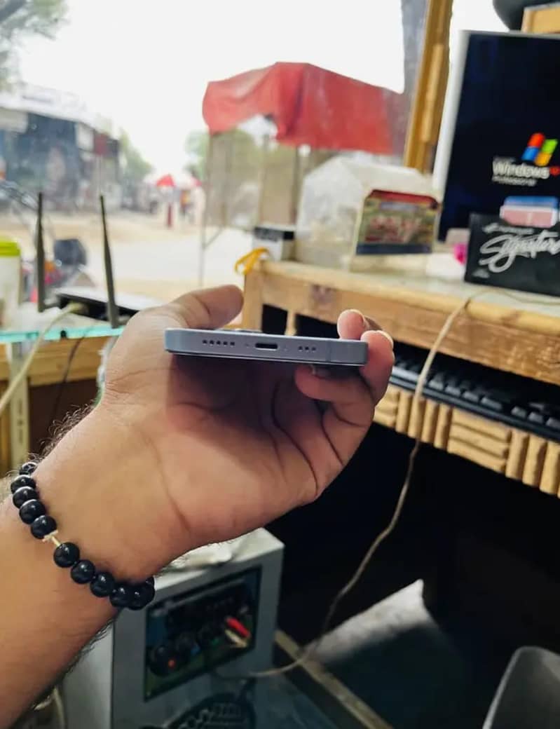 Apple iPhone 14 4