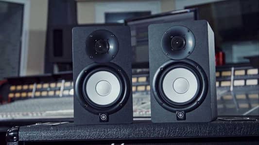 Yamaha HS5 studio monitors