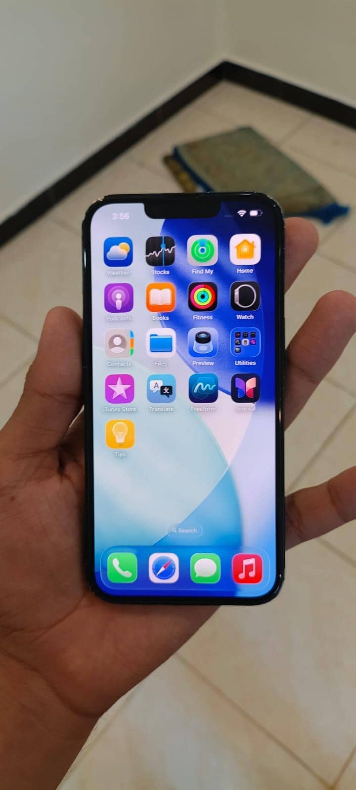 Apple iPhone 13 1