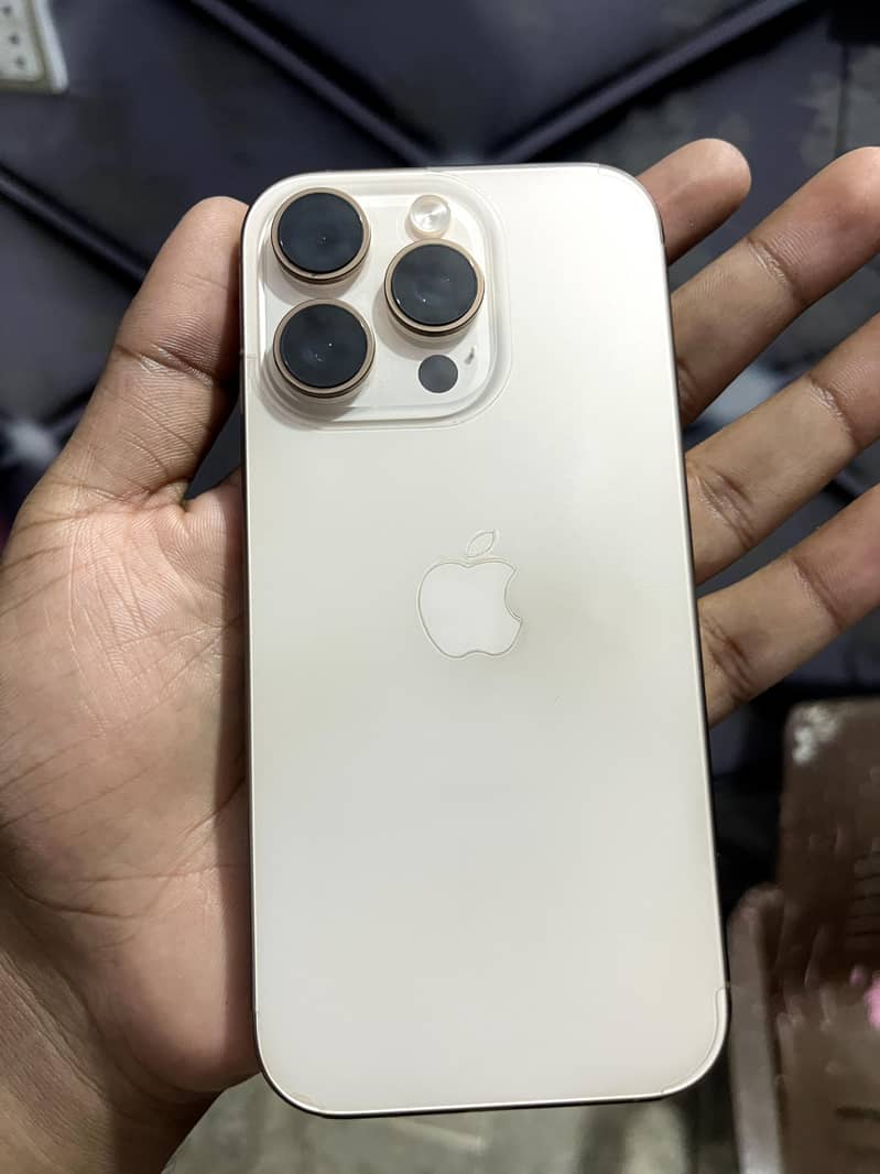 Apple iPhone 16 Pro 4