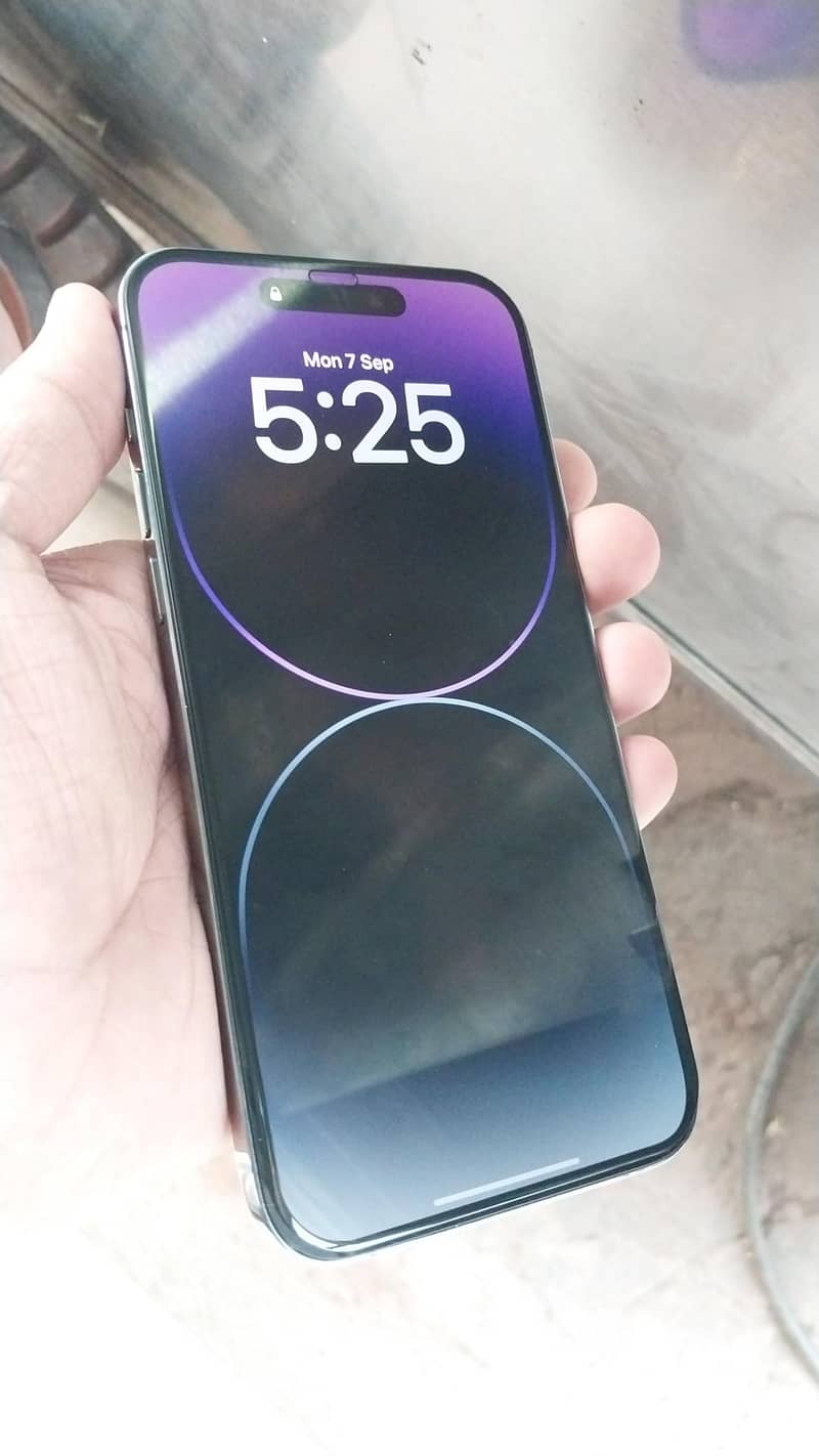 Apple iPhone 14 Pro Max 1