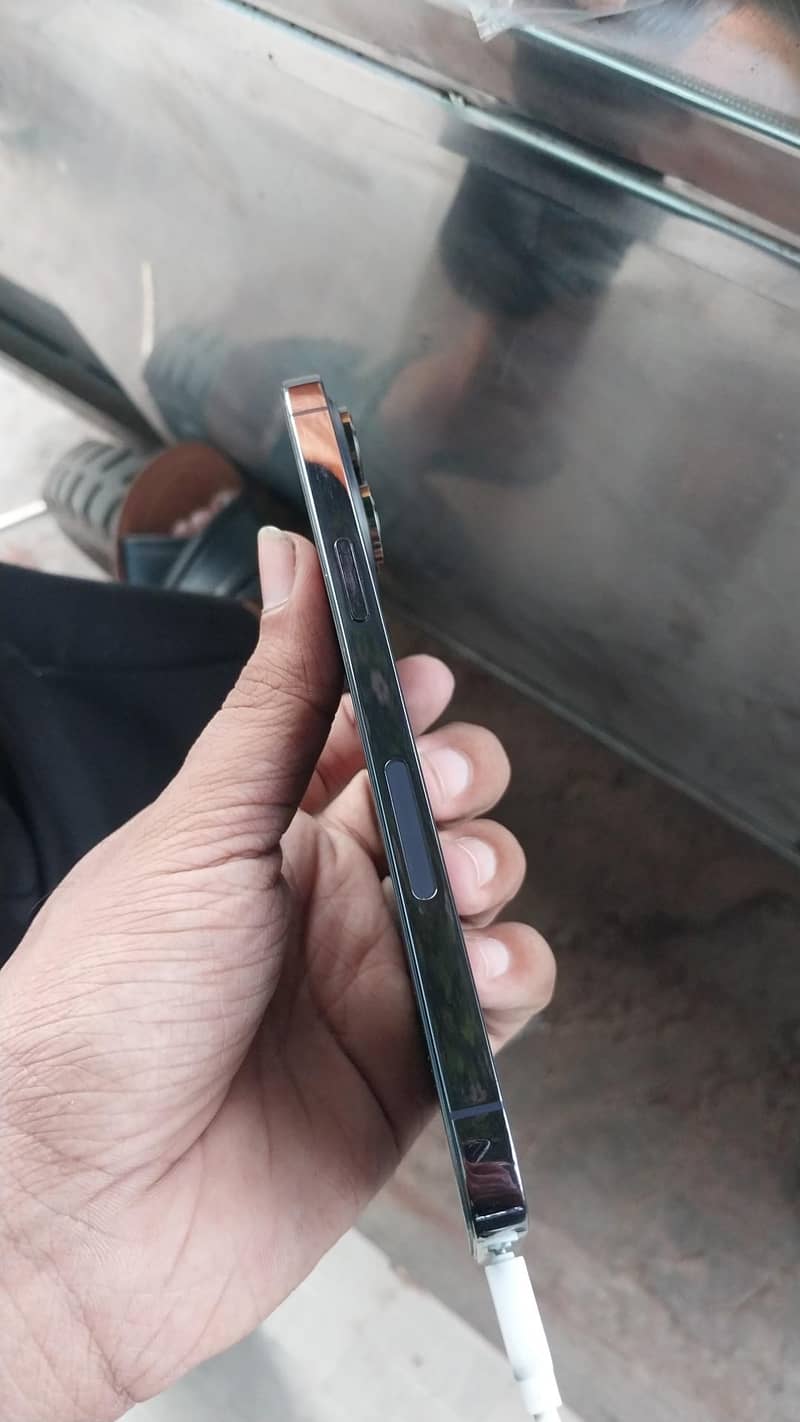 Apple iPhone 14 Pro Max 3