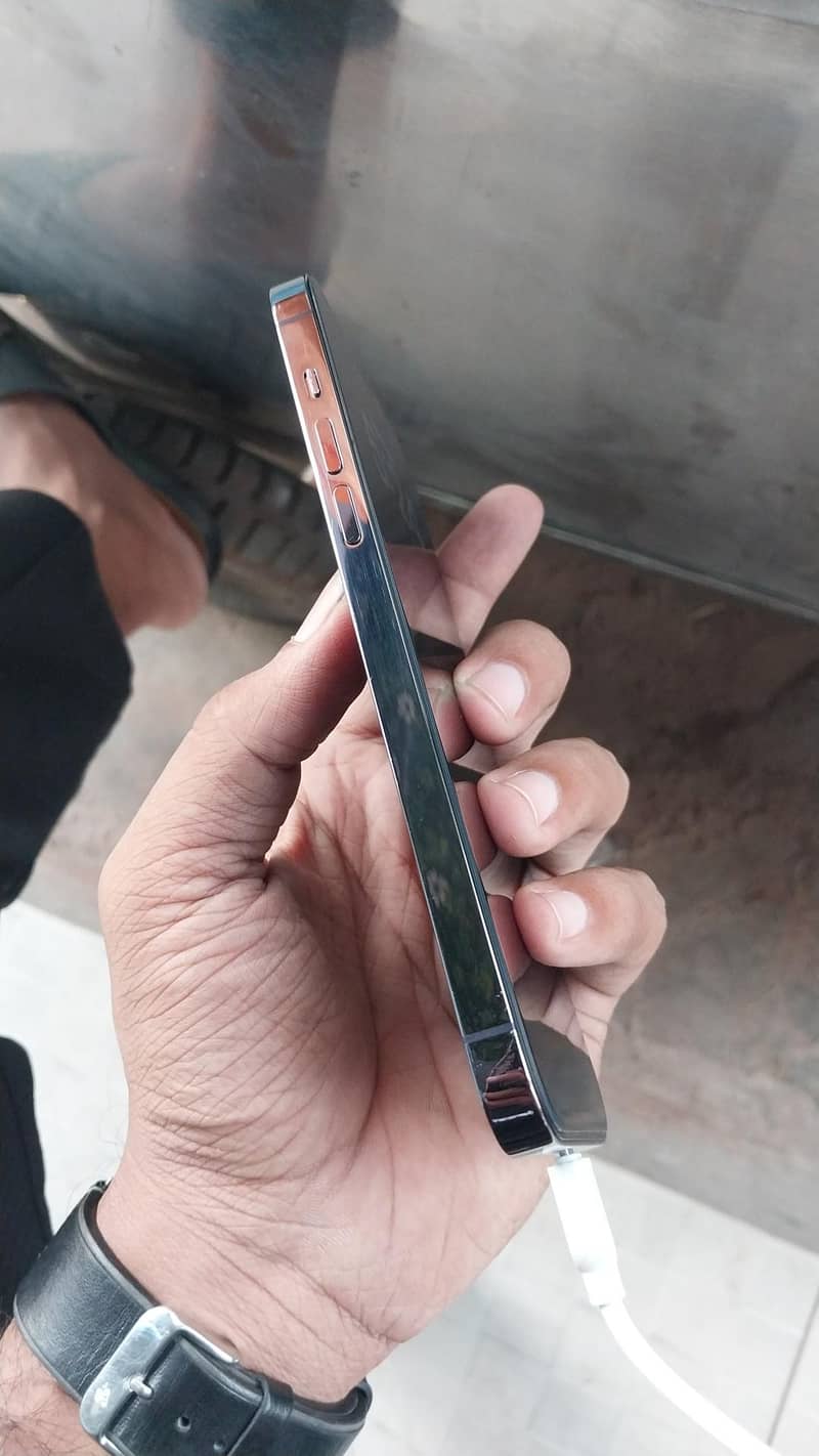 Apple iPhone 14 Pro Max 4
