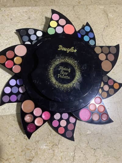 Eye shadow palette