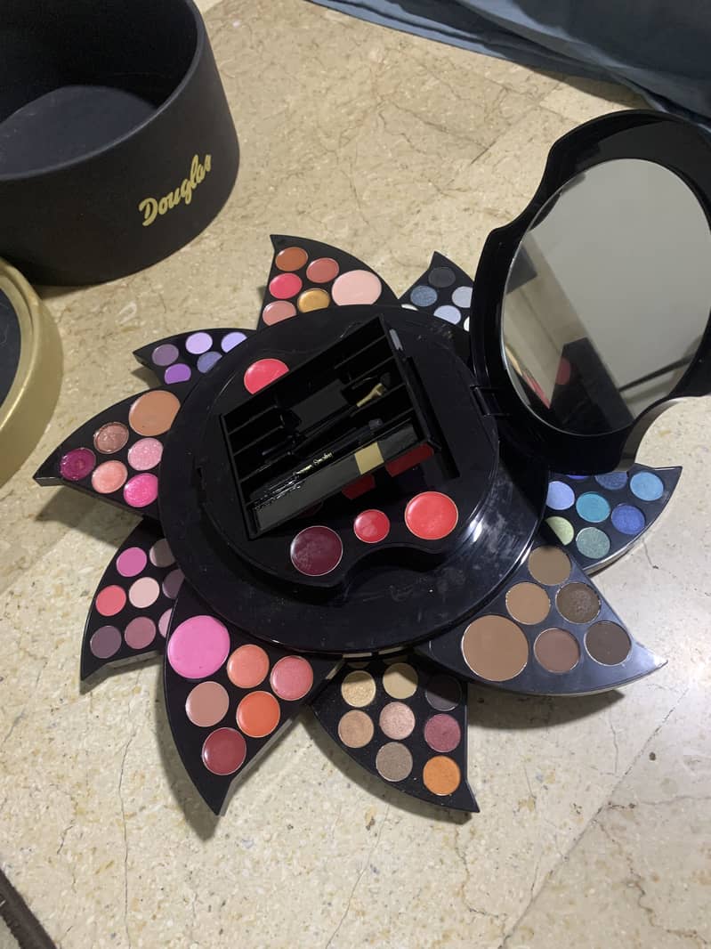 Eye shadow palette 2
