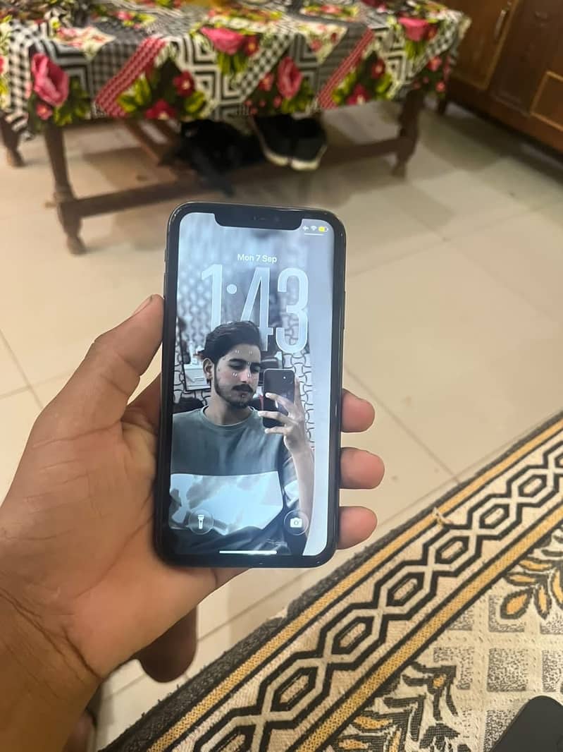Apple iPhone 11 4