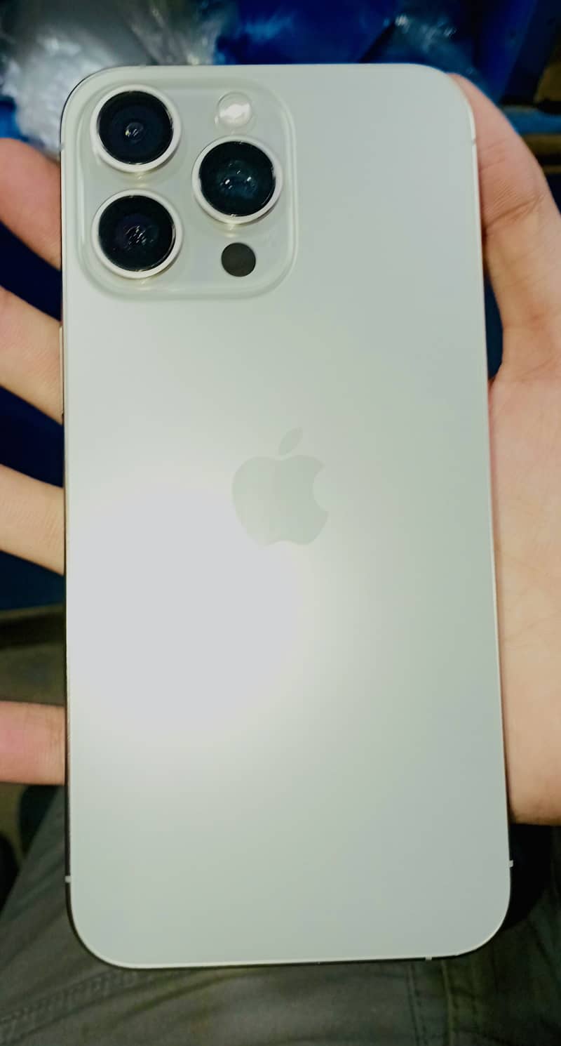 Apple iPhone 15 Pro Max 2