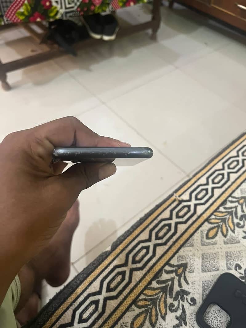 Apple iPhone 11 4