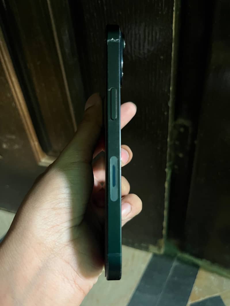 Apple iPhone 14 4