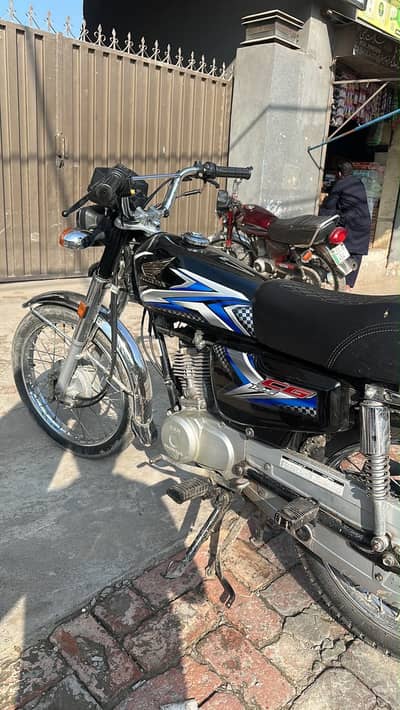 Bilkul ok bike h kise kisam ka issue nhi Genuine chalii hoi h