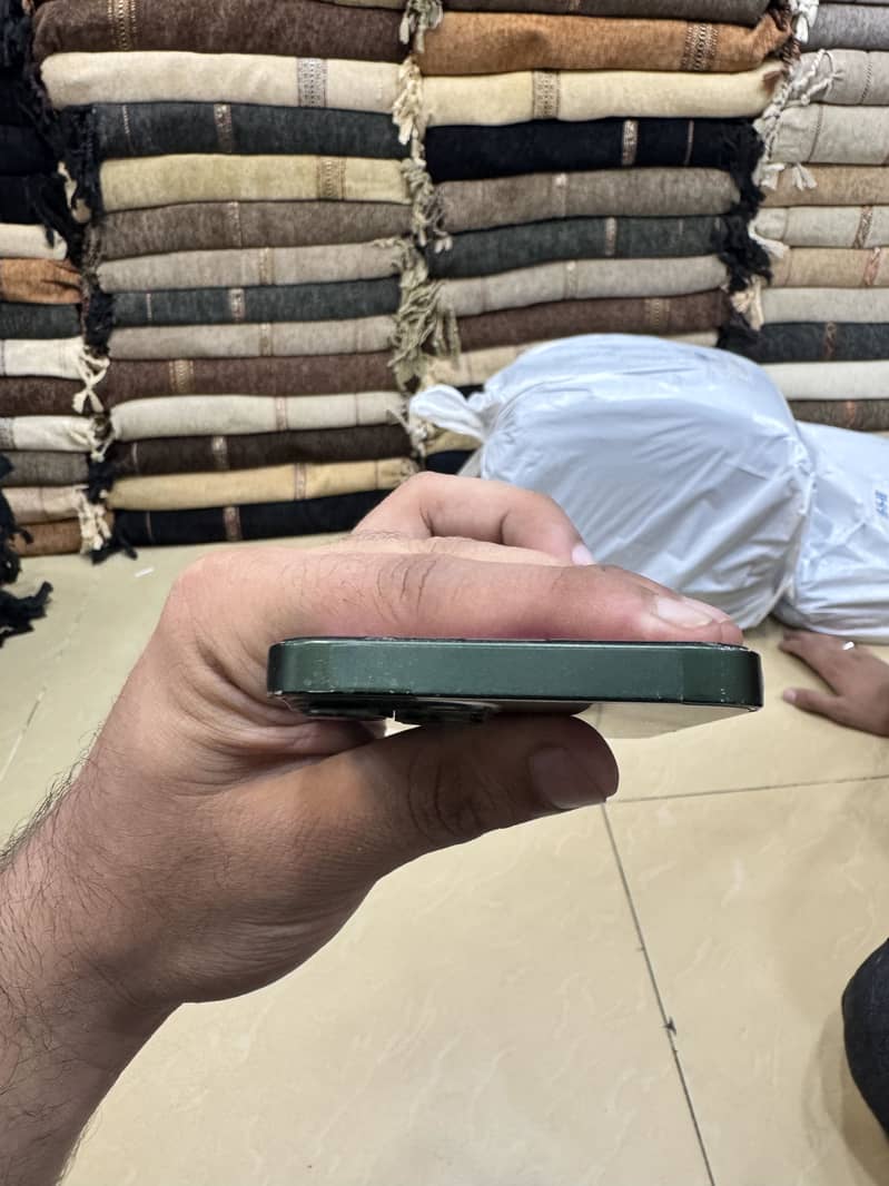Apple iPhone 13 1