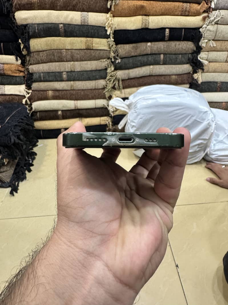 Apple iPhone 13 2