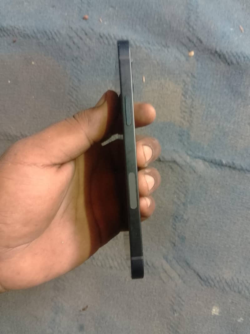 Apple iPhone 12 3