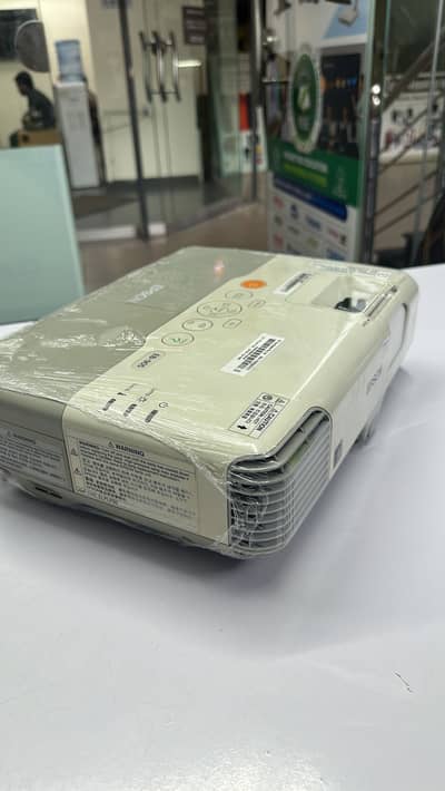 Epson EB 905 3000 lumens