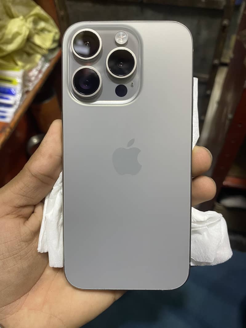 Apple iPhone 15 Pro 3