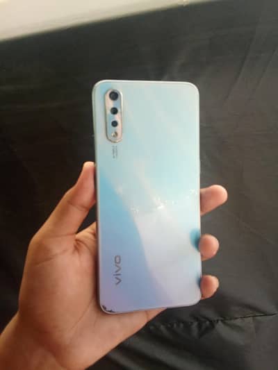 Vivo S1 6/128 (indisplay finger)