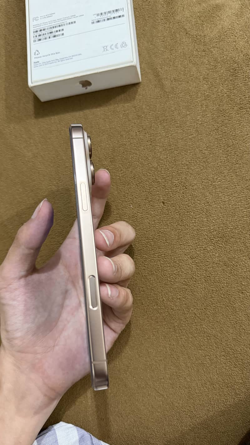 Apple iPhone 16 Pro Max 2