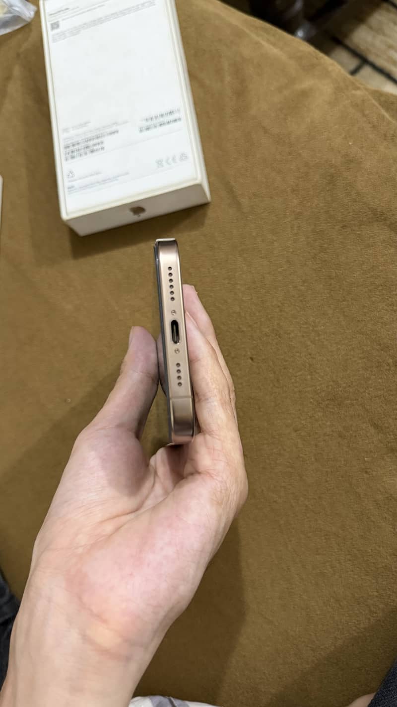 Apple iPhone 16 Pro Max 3