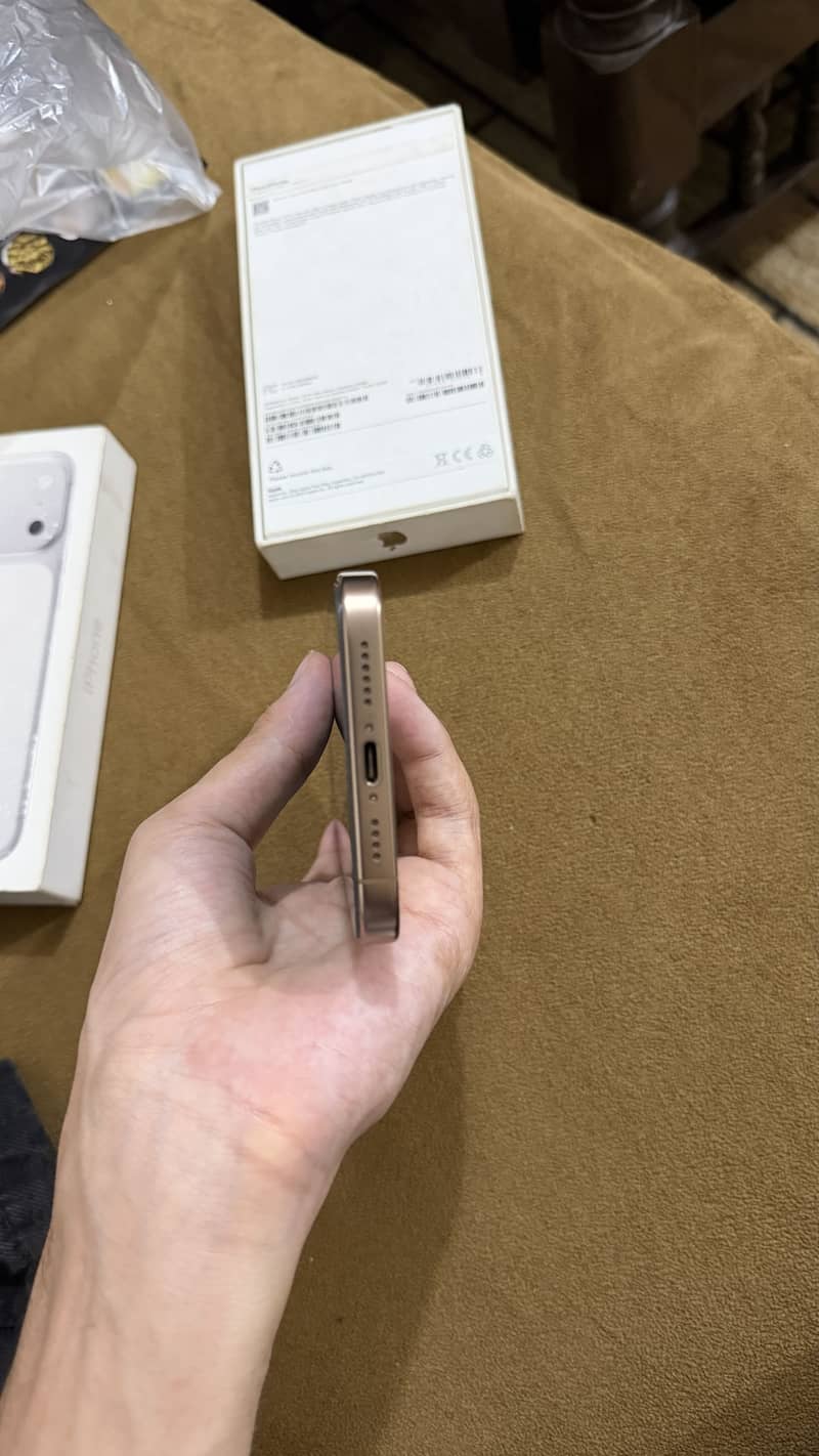 Apple iPhone 16 Pro Max 4