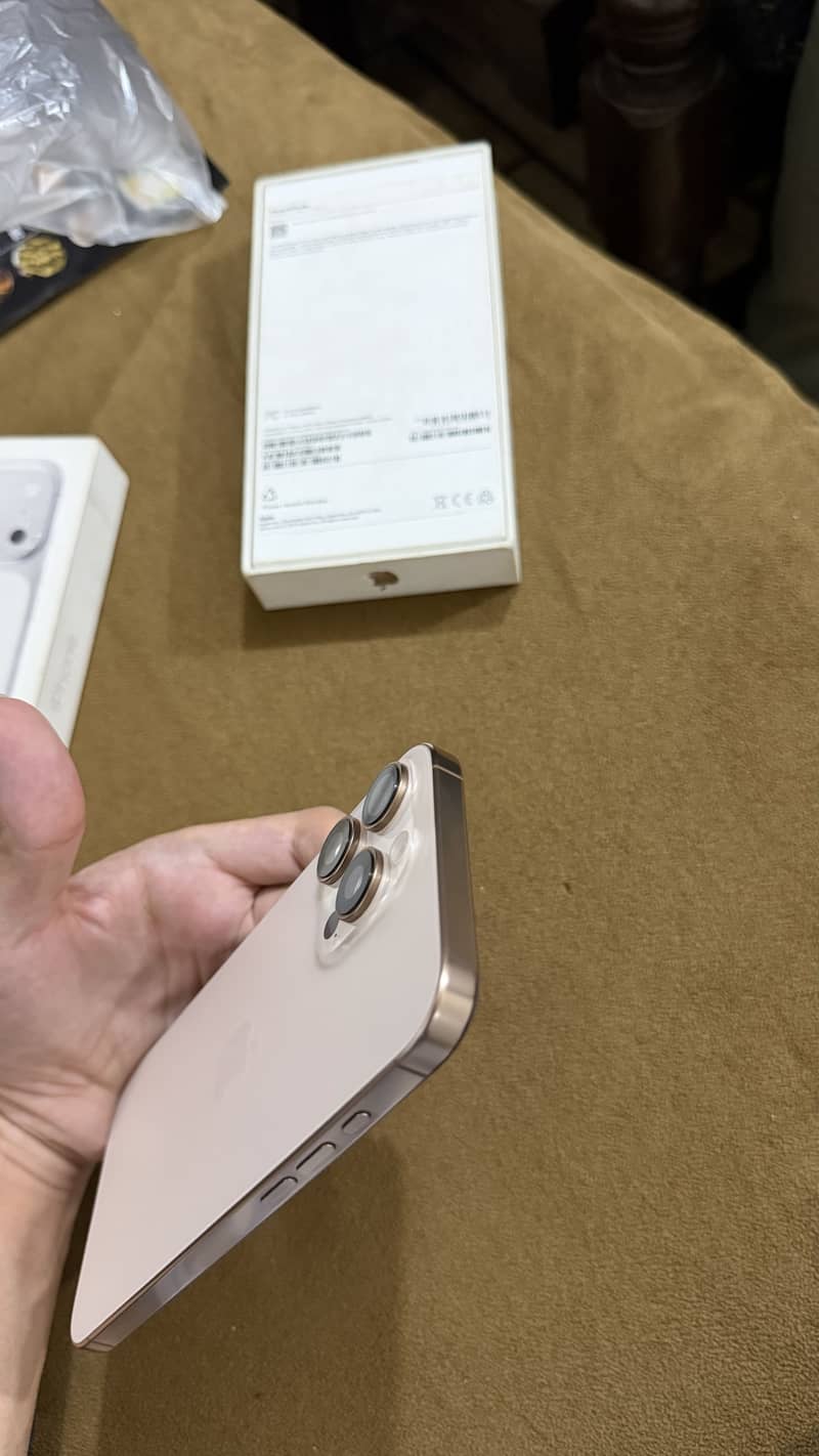 Apple iPhone 16 Pro Max 5