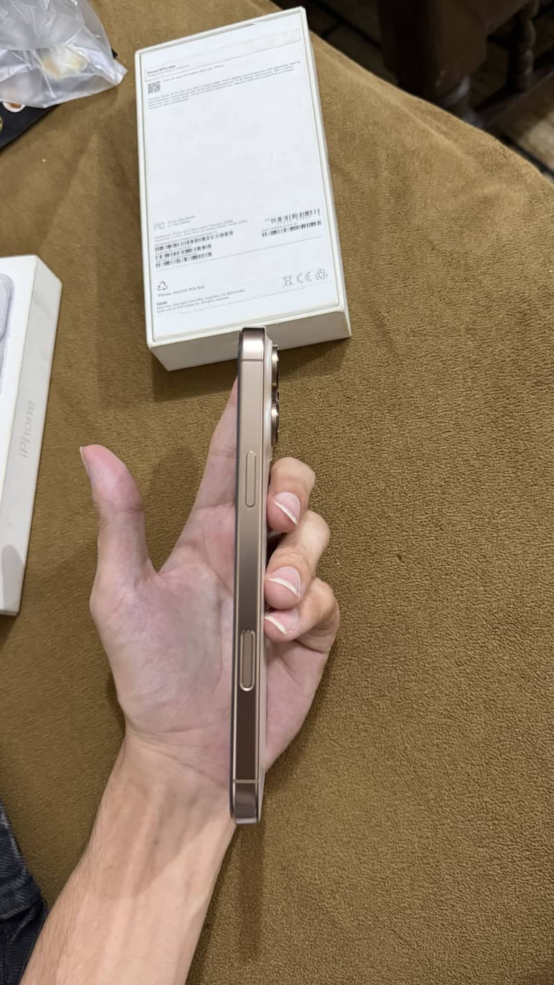 Apple iPhone 16 Pro Max 6