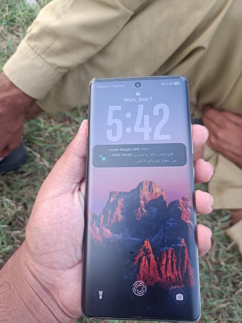 Tecno CAMON 40 Pro 1