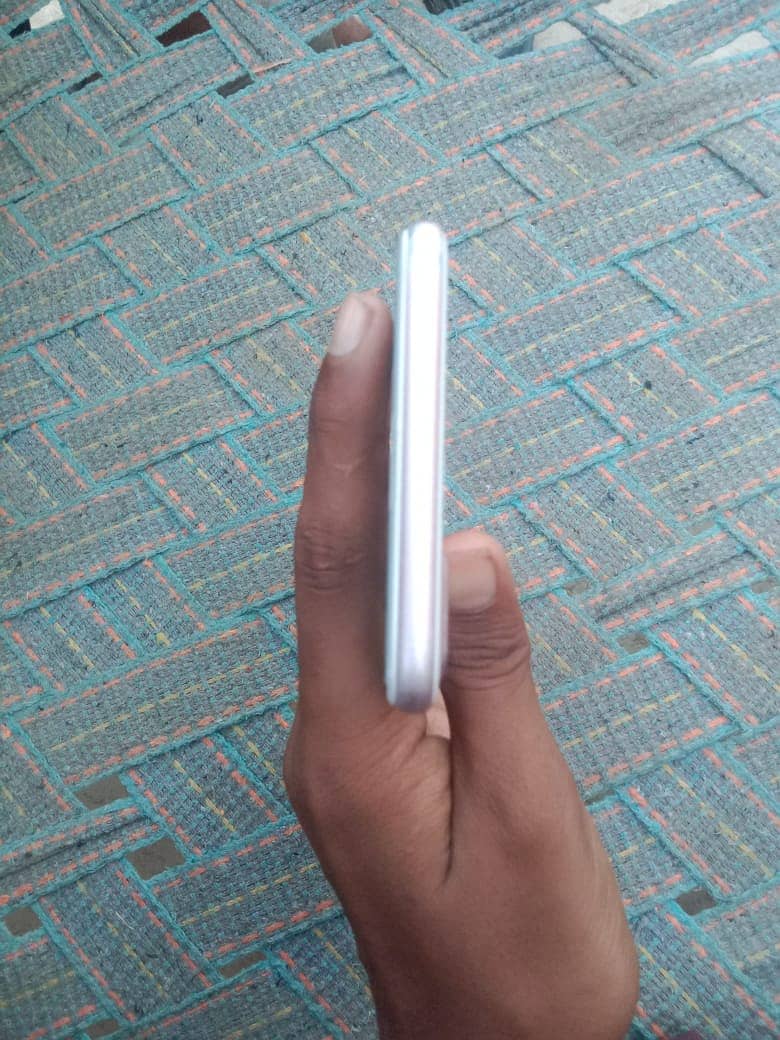 Apple iPhone 7 Plus 2
