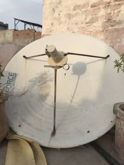 Dish Antenna with receiver box & cable