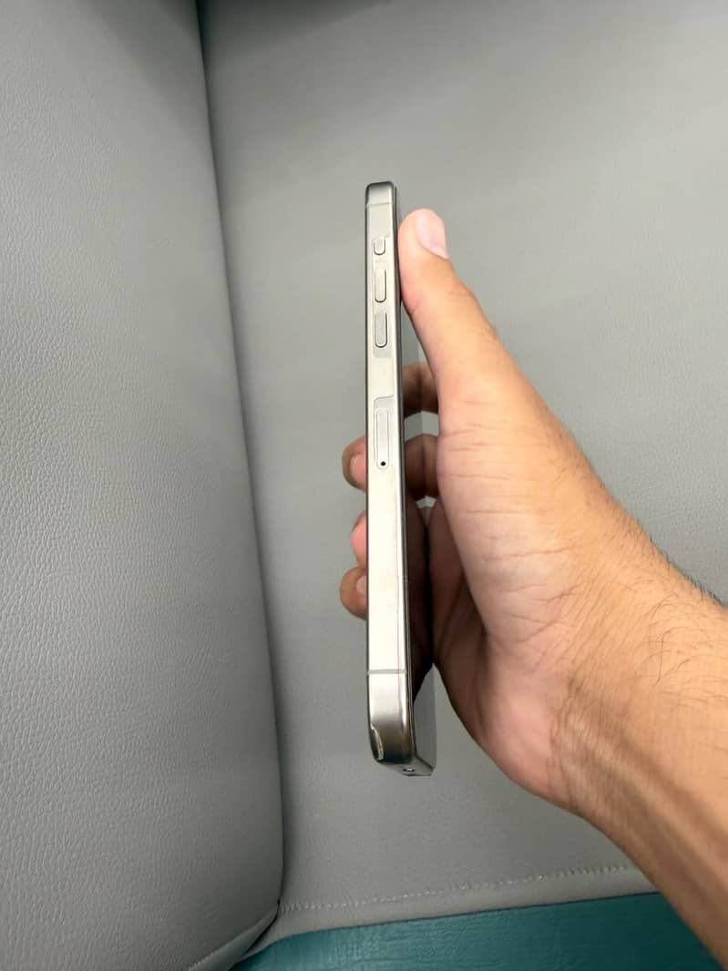 Apple iPhone 15 Pro Max 3