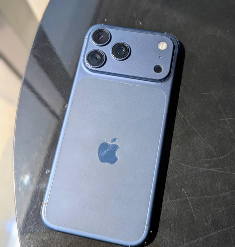 Apple iPhone 17 Pro Max 0