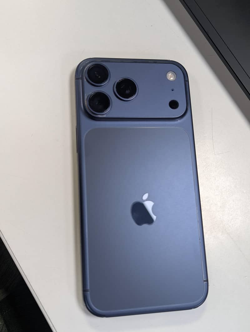 Apple iPhone 17 Pro Max 1