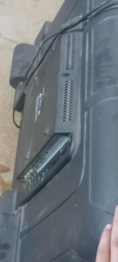 32 inches screen for sale only screen cracked in reasonable price